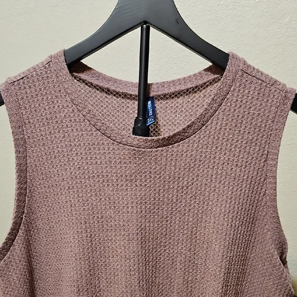 Chic Sleeveless Knit Tank in Dusty Rose - Picture 2 of 6